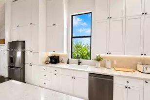 2641 S Parkview Dr, Hallandale Beach, FL 33009 - Photo 2