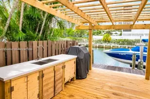 2641 S Parkview Dr, Hallandale Beach, FL 33009 - Photo 10