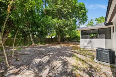 770 NE 160th St, Miami, FL 33162 - Photo 30