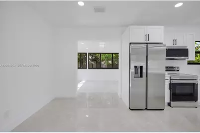 770 NE 160th St, Miami, FL 33162 - Photo 14