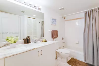 1200 Brickell Bay Dr #3614, Miami, FL 33131 - Photo 18