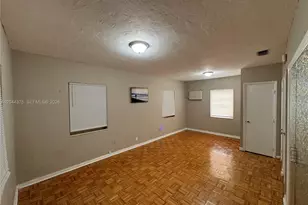 2082 NE 180th St, North Miami Beach, FL 33162 - Photo 22