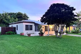 2082 NE 180th St, North Miami Beach, FL 33162 - Photo 2