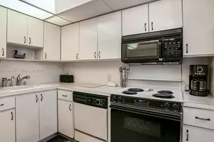 100 Bayview Dr, Sunny Isles Beach, FL 33160 - Photo 10