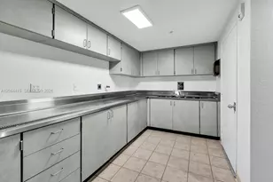 18100 N Bay Rd, Sunny Isles Beach, FL 33160 - Photo 32