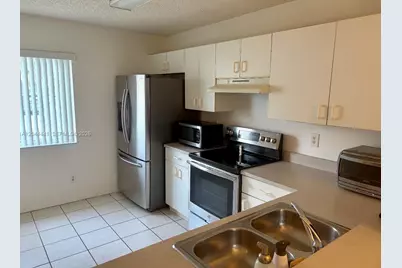 829 NW 208th Way, Pembroke Pines, FL 33029 - Photo 2