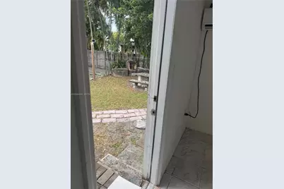3271 (Rear 1-Bedroom) NW 15th St, Miami, FL 33125 - Photo 4