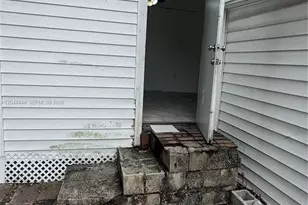 3271 (Rear 1-Bedroom) NW 15th St, Miami, FL 33125 - Photo 2