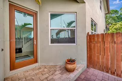 853 SW 11th Ct, Fort Lauderdale, FL 33315 - Photo 4
