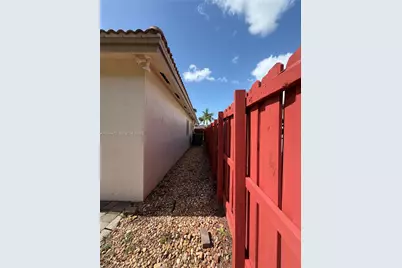 7753 NW 201st Ter, Hialeah, FL 33015 - Photo 36