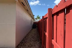 7753 NW 201st Terrace, Hialeah, FL 33015 - Photo 36