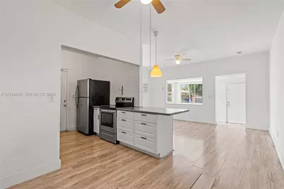 370 NE 55th St, Miami, FL 33137 - Photo 16