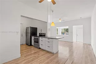 370 NE 55th St, Miami, FL 33137 - Photo 16