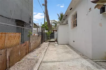 370 NE 55th St, Miami, FL 33137 - Photo 52