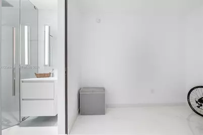 300 Biscayne Blvd Way #5104, Miami, FL 33131 - Photo 34