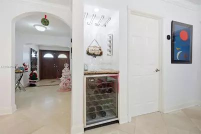713 Diplomat Pkwy, Hallandale Beach, FL 33009 - Photo 20