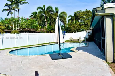 9820 NW 7th St #0, Pembroke Pines, FL 33024 - Photo 18