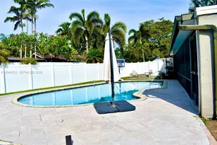 9820 NW 7th St, Pembroke Pines, FL 33024 - Photo 18