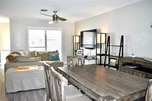9820 NW 7th St, Pembroke Pines, FL 33024 - Photo 4