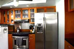 9820 NW 7th St, Pembroke Pines, FL 33024 - Photo 6