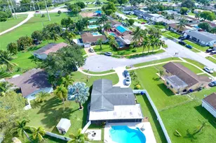 9820 NW 7th St, Pembroke Pines, FL 33024 - Photo 20