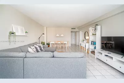 5601 Collins Ave #1517, Miami Beach, FL 33140 - Photo 12