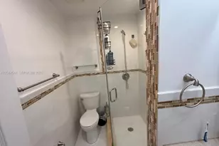 974 SE 1st St, Hialeah, FL 33010 - Photo 18