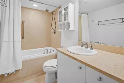 19900 E Country Club Dr #212, Aventura, FL 33180 - Photo 20