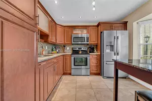 10857 NW 8th St, Pembroke Pines, FL 33026 - Photo 8