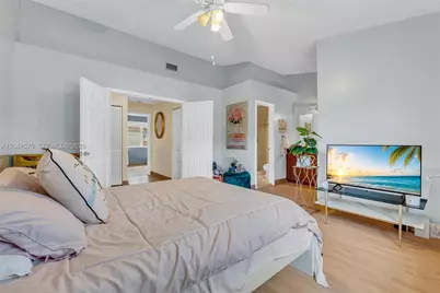 10857 NW 8th St, Pembroke Pines, FL 33026 - Photo 22
