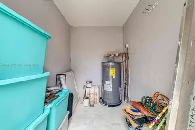 10857 NW 8th St, Pembroke Pines, FL 33026 - Photo 30