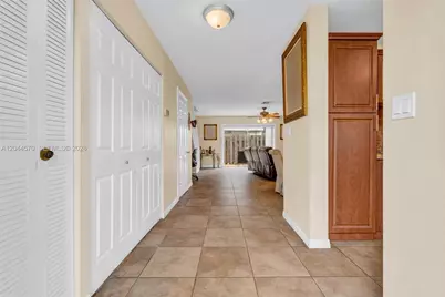 10857 NW 8th St, Pembroke Pines, FL 33026 - Photo 6