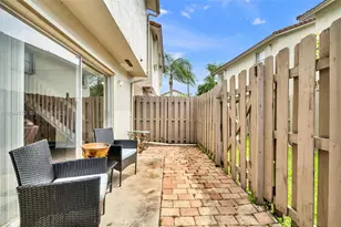 10857 NW 8th St, Pembroke Pines, FL 33026 - Photo 32