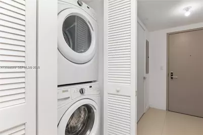 488 NE 18th St #2802, Miami, FL 33132 - Photo 16