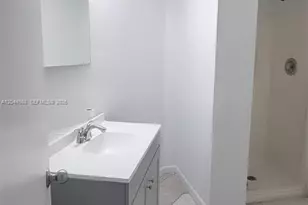 7035 NW 186th St, Hialeah, FL 33015 - Photo 16