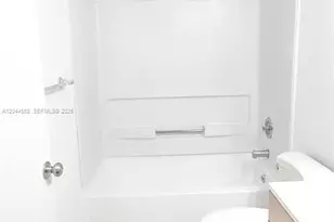 7035 NW 186th St, Hialeah, FL 33015 - Photo 14