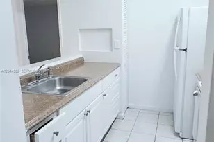 7035 NW 186th St, Hialeah, FL 33015 - Photo 6