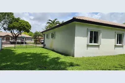 16507 NW 91st Ave, Miami Lakes, FL 33018 - Photo 28