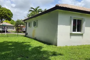 16507 NW 91st Ave, Miami Lakes, FL 33018 - Photo 28