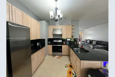 2335 SE 4th Pl, Homestead, FL 33033 - Photo 8