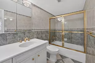 5001 Collins Ave, Miami Beach, FL 33140 - Photo 10
