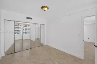 5001 Collins Ave, Miami Beach, FL 33140 - Photo 16