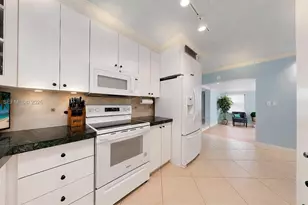 635 NW 97th Pl, Miami, FL 33172 - Photo 12