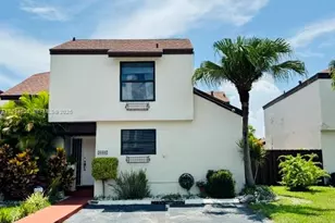 635 NW 97th Pl, Miami, FL 33172 - Photo 1