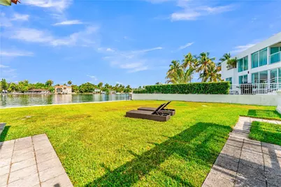 7500 W Treasure Dr, North Bay Village, FL 33141 - Photo 26