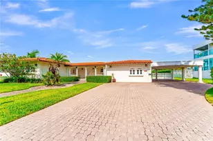 7500 W Treasure Dr, North Bay Village, FL 33141 - Photo 32