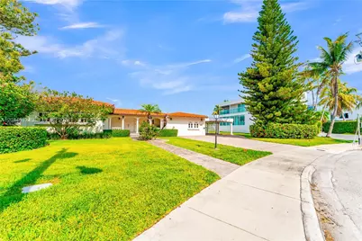7500 W Treasure Dr, North Bay Village, FL 33141 - Photo 32