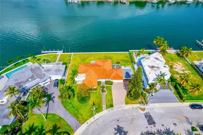 7500 W Treasure Dr, North Bay Village, FL 33141 - Photo 40