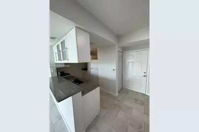 275 NE 18th St #1406, Miami, FL 33132 - Photo 4