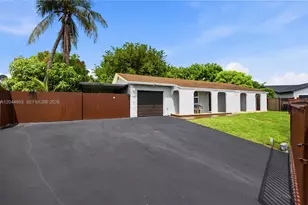 26080 SW 132nd Pl, Homestead, FL 33032 - Photo 2